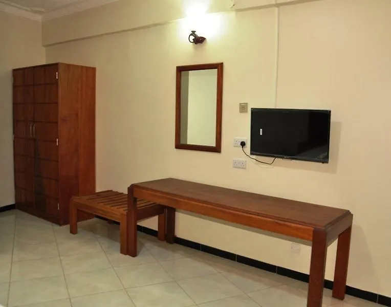 Hotel Dot Com عنتيبي 0*,