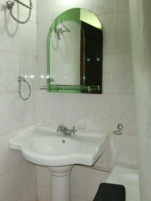 Hotel Dot Com عنتيبي أوغندا