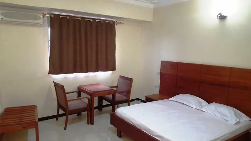 Hotel Dot Com عنتيبي