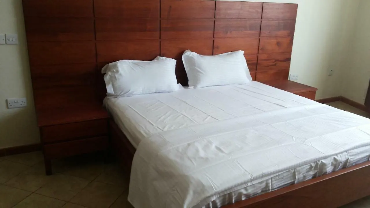 Hotel Dot Com عنتيبي أوغندا