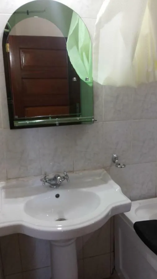 Hotel Dot Com عنتيبي